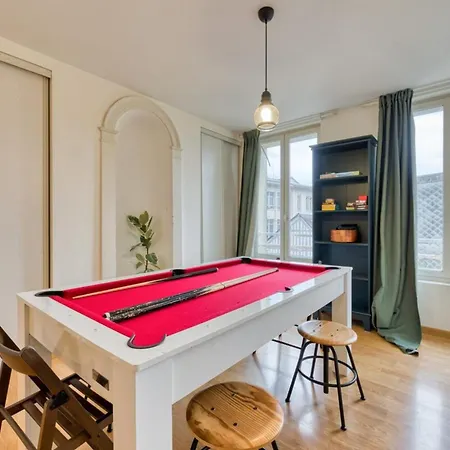 Igor Deux Dans Avec Billard *